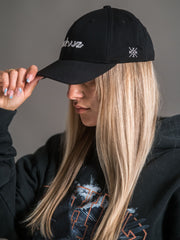 zuhuz classic snpback cap in black with double stichting in white of zuhuz and zuhuz logo